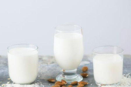 牛奶和奶粉哪个好 牛奶和奶粉哪个好
